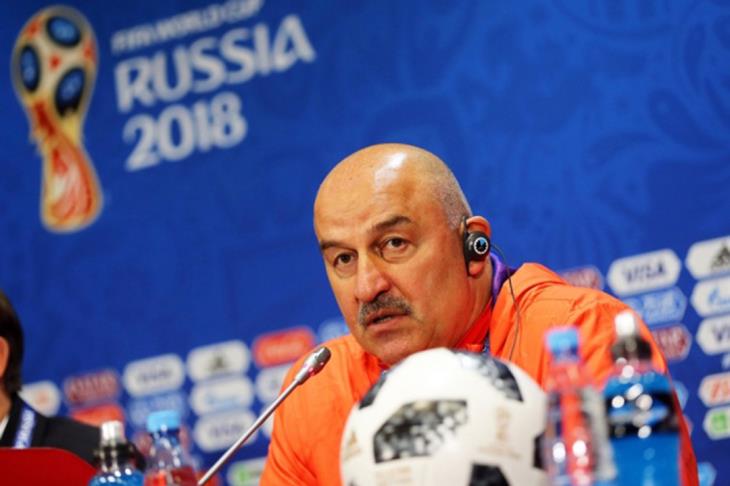 ستانيسلاف تشيرتشيسوف المدير الفني لمنتخب روسيا ستانيسلاف تشيرتشيسوف المدير الفني لمنتخب روسيا